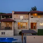 Luxury San Heated Pool Sauna * Sveti Filip i Jakov