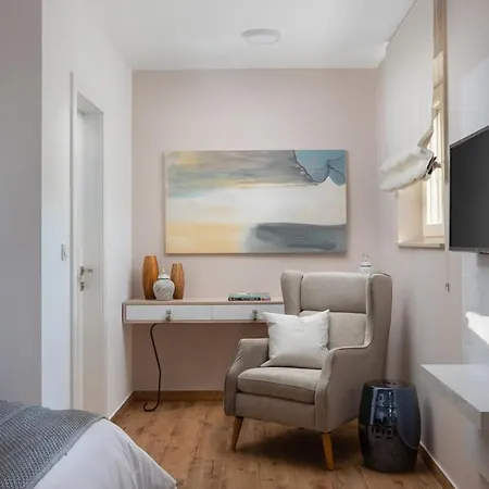 Luxury San Heated Pool Sauna