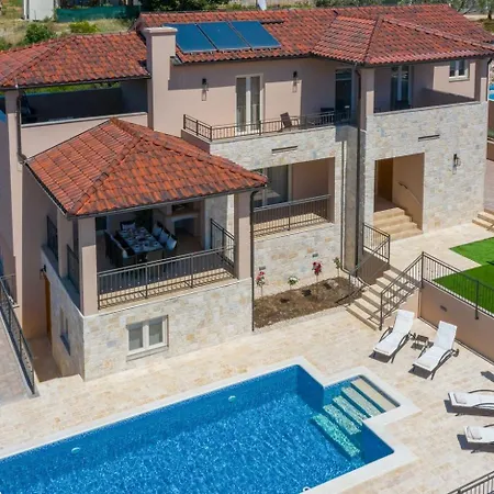 Luxury San Heated Pool Sauna Villa *