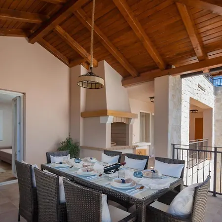 Luxury San Heated Pool Sauna * Sveti Filip i Jakov