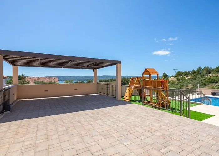 Luxury San Heated Pool Sauna Вилла